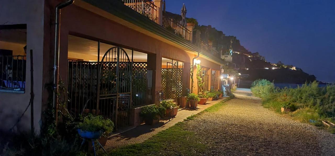 Aparthotel Fondaco Parrino Mare Letojanni Exterior foto