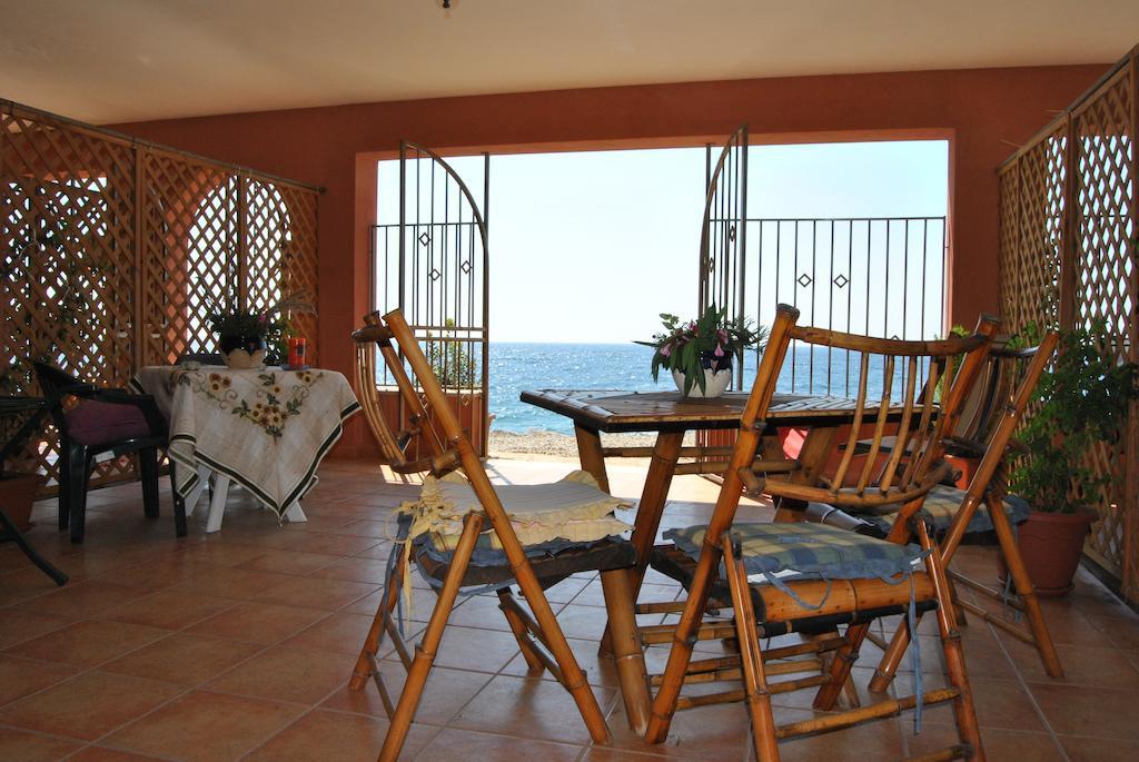 Aparthotel Fondaco Parrino Mare Letojanni Zimmer foto